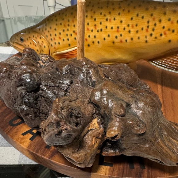 Vintage 1987 Handcrafted Brown Trout Sculpture on Driftwood Base! - Picture 5 of 11